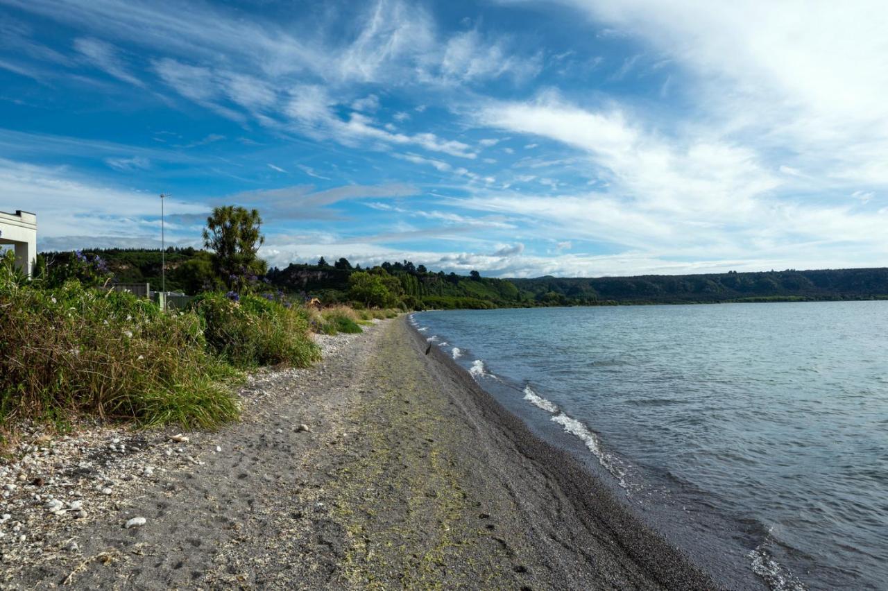 Waitahanui Lake House - Lake Taupo Holiday Home Exterior photo